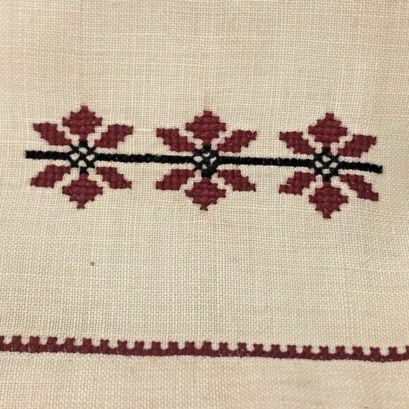 Handmade Cross Stitch Linen Fingertip Towels / Napkins Vintage NOS Set of 2 - Picture 2 of 10